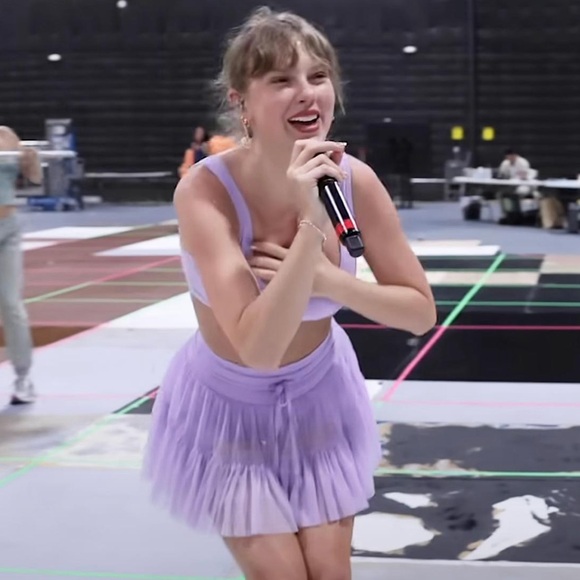 Welcome To The Bougie Babe Consignment Boutique… Please Read! - Picture 8 of 13